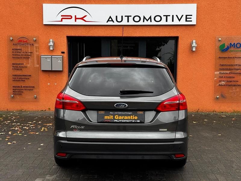 Gebraucht Ford Focus Titanium 125 PS (91 kW) 2017 Grau Kombi