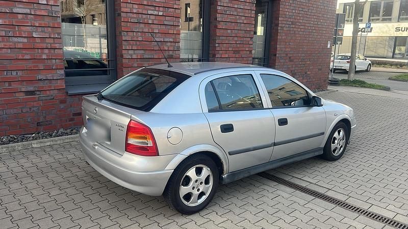 Gebraucht Opel Astra Edition 101 PS (74 kW) 2001 Silber Kleinwagen