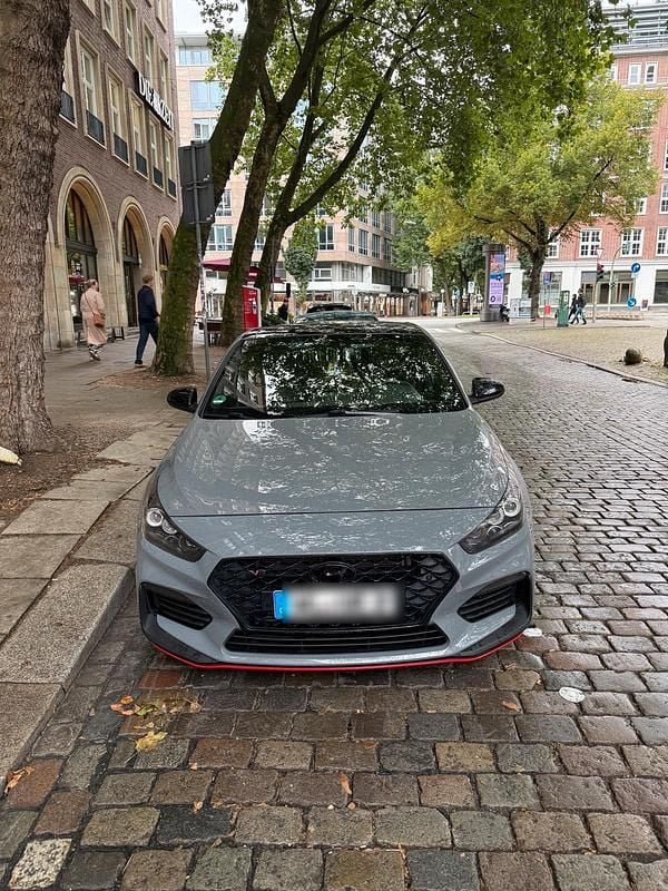 Grau Gebraucht 2020 Hyundai i30 Limousine | 22.000 € (Superpreis) - Bild 1/4