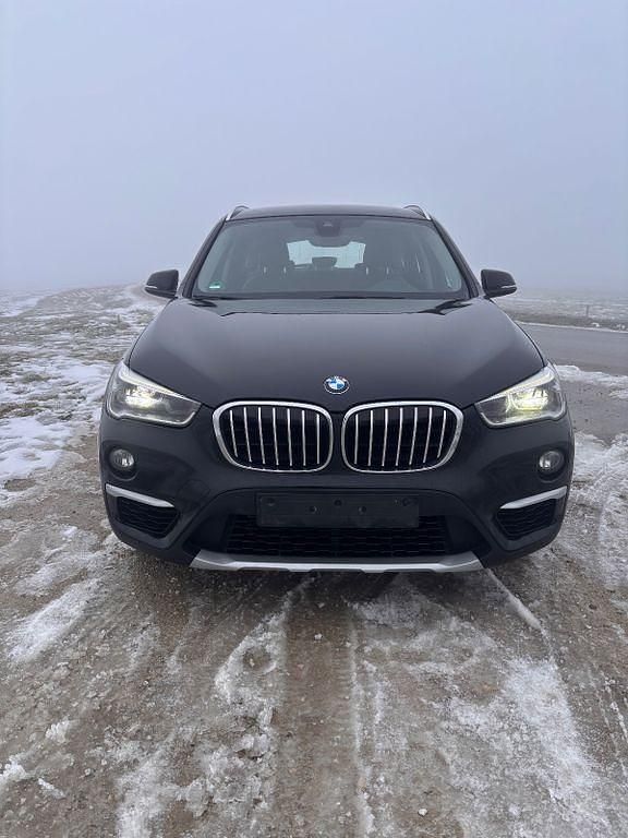 Schwarz Gebraucht 2017 BMW X1 Sport Line SUV | 12.900 € (Fairer Preis) - Bild 1/4