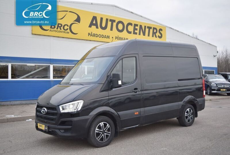 Grau Gebraucht 2015 Hyundai H 350 Van | 12.801 € (Teuer) - Bild 1/4