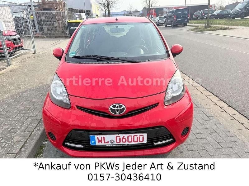 Gebraucht Toyota Aygo Cool 68 PS (50 kW) 2013 Rot Kleinwagen