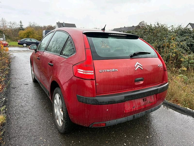 Rot Gebraucht 2007 Citroën C4 Limousine | 1.950 € (Guter Preis) - Bild 1/4