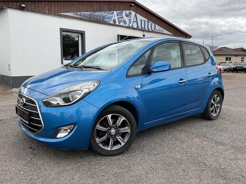 Blau Gebraucht 2017 Hyundai ix20 YES! Van / Kleinbus | 4.799 € (Guter Preis) - Bild 1/4