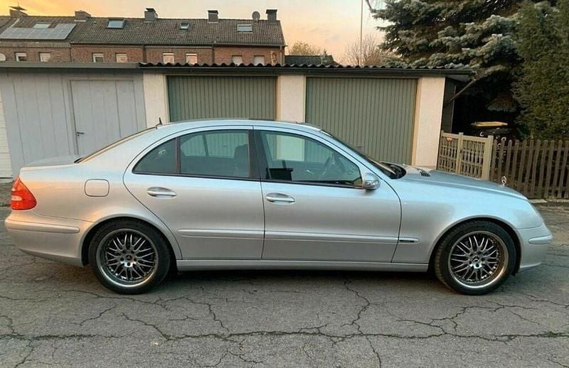 Gebraucht Mercedes E240 Avantgarde 177 PS (130 kW) 2004 Silber Limousine