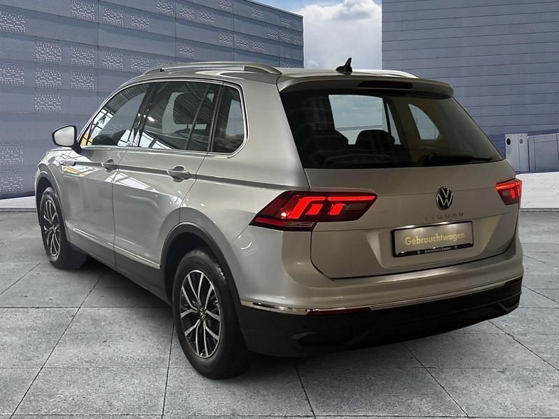 Gebraucht VW Tiguan Life 150 PS (110 kW) 2024 Reflexsilber (metallic) SUV
