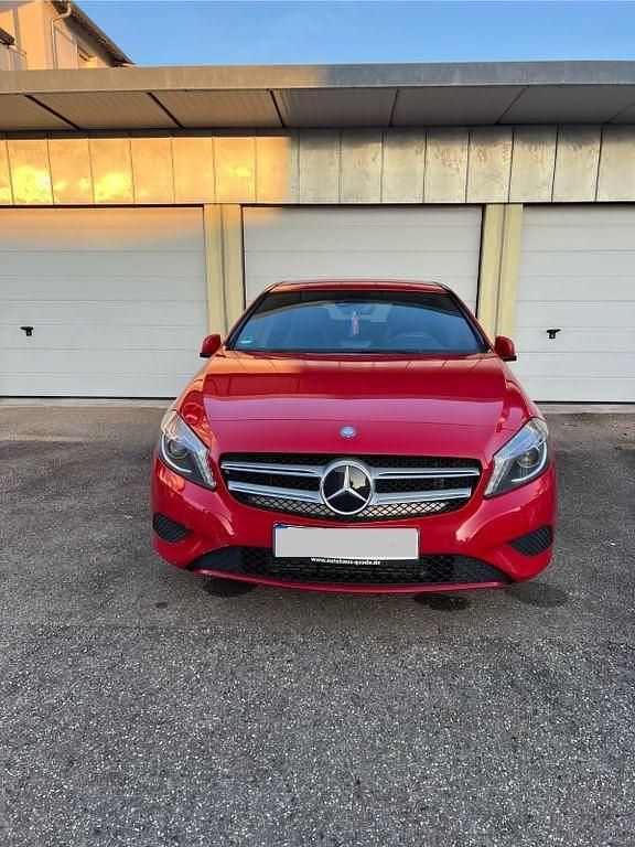 Rot Gebraucht 2013 Mercedes A200 Limousine | 11.800 € (Guter Preis) - Bild 1/4