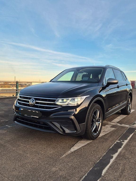 Schwarz Gebraucht 2022 VW Tiguan Allspace Life SUV | 29.900 € (Superpreis) - Bild 1/4