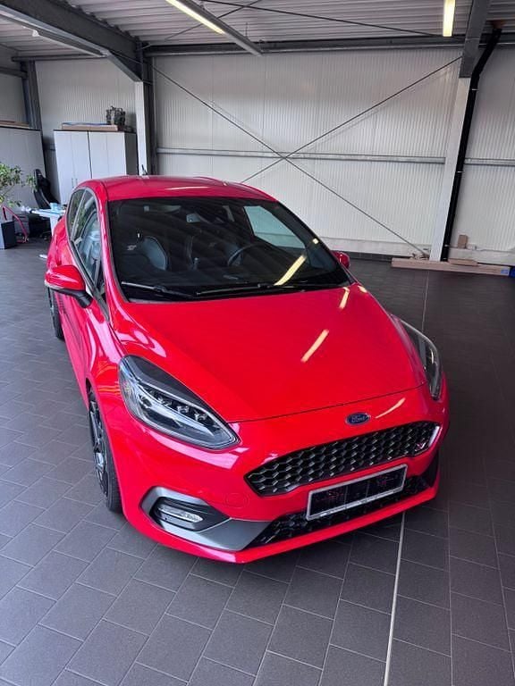 Rot Gebraucht 2019 Ford Fiesta Performance Edition Kleinwagen | 17.980 € (Fairer Preis) - Bild 1/4