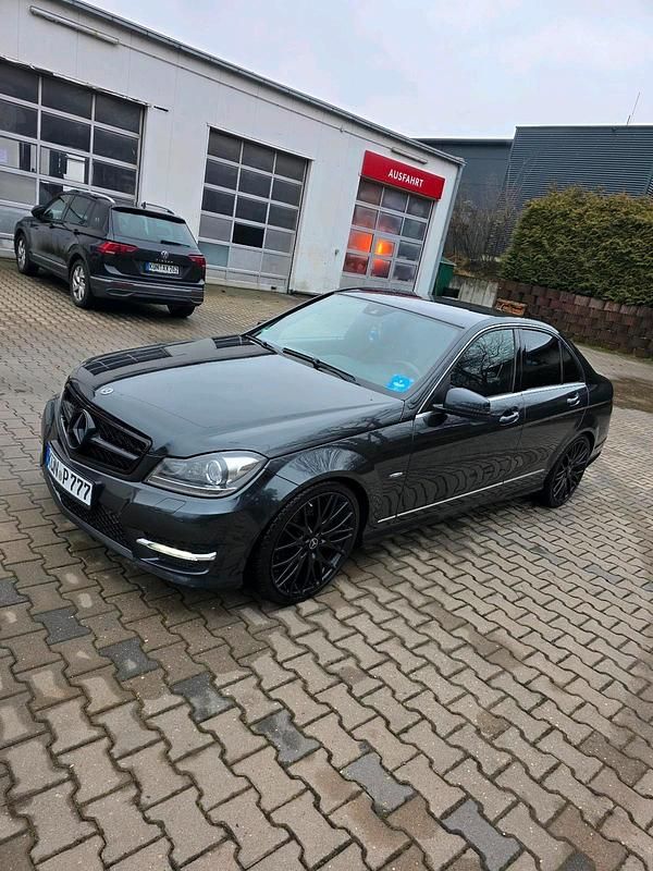 Gebraucht Mercedes C300 231 PS (169 kW) 2011 Schwarz Limousine