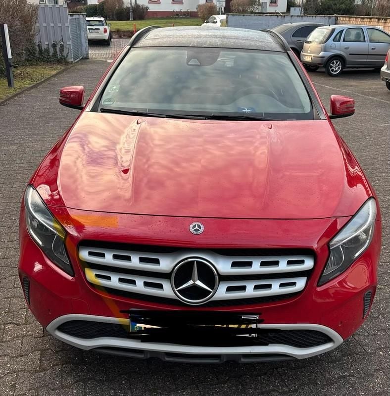 Gebraucht Mercedes GLA180 122 PS (89 kW) 2018 Rot SUV