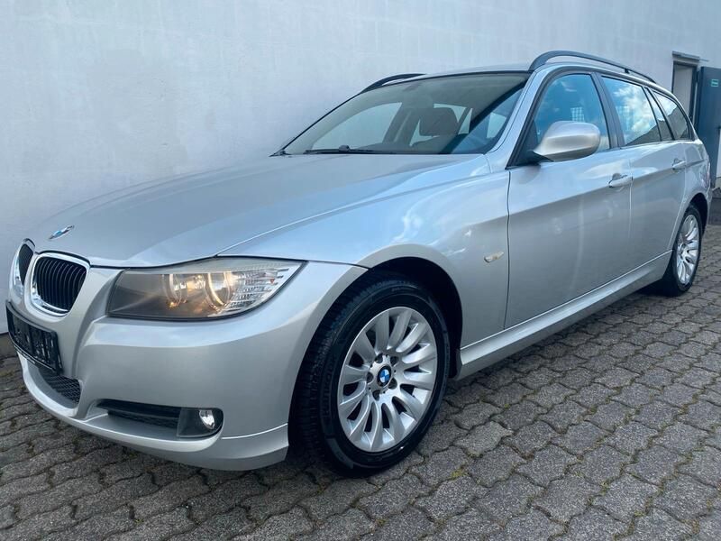 Titansilber Gebraucht 2009 BMW 320 Kombi | 5.990 € (Etwas zu teuer) - Bild 1/4