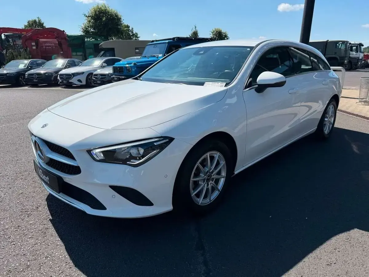 Gebraucht Mercedes CLA200 163 PS (119 kW) 2021 Polarweiss Coupé