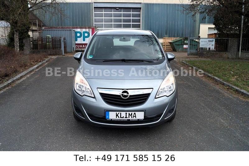 Gebraucht Opel Meriva Edition 101 PS (74 kW) 2012 Silber Van / Kleinbus