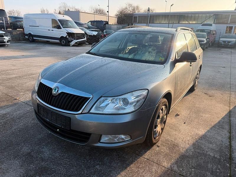 Gebraucht Skoda Octavia Fun 105 PS (77 kW) 2012 Grau Kombi