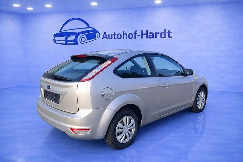 Gebraucht Ford Focus 80 PS (58 kW) 2010 Silber Limousine