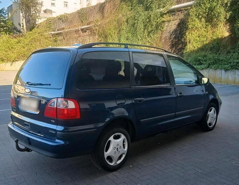 Second-hand Ford Galaxy 131 CP (96 kW) 2002 Albastru Monovolum