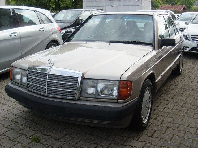 Silber Gebraucht 1989 Mercedes 190 Limousine | 14.990 € - Bild 1/4