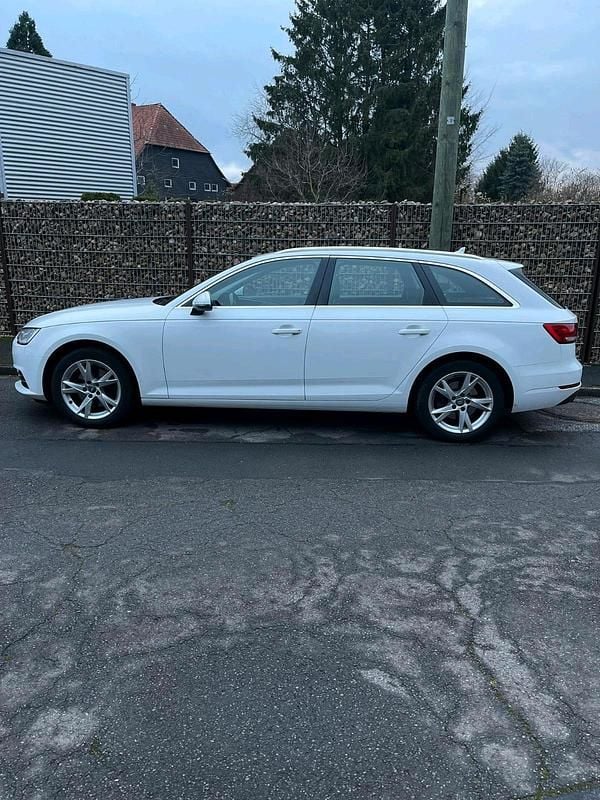 Gebraucht Audi A4 150 PS (110 kW) 2018 Weiß Kombi