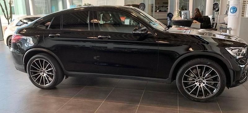 Schwarz Gebraucht 2019 Mercedes GLC300 Coupé | 47.000 € (Teuer) - Bild 1/4