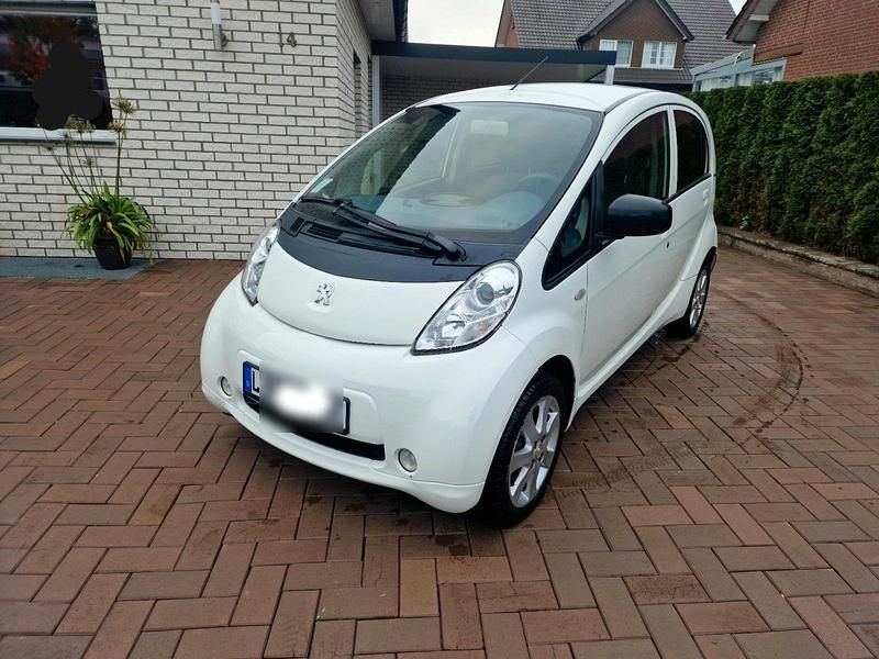 Weiß Gebraucht 2011 Peugeot iON Kleinwagen | 4.150 € (Fairer Preis) - Bild 1/4