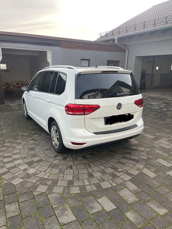 Weiß Gebraucht 2019 VW Touran Join Van / Kleinbus | 19.500 € (Guter Preis) - Bild 1/4