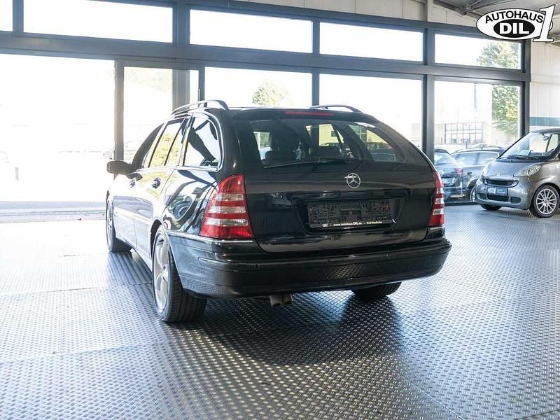 Gebraucht Mercedes C220 150 PS (110 kW) 2007 Obsidianschwarz  metalliclack (metallic) Kombi