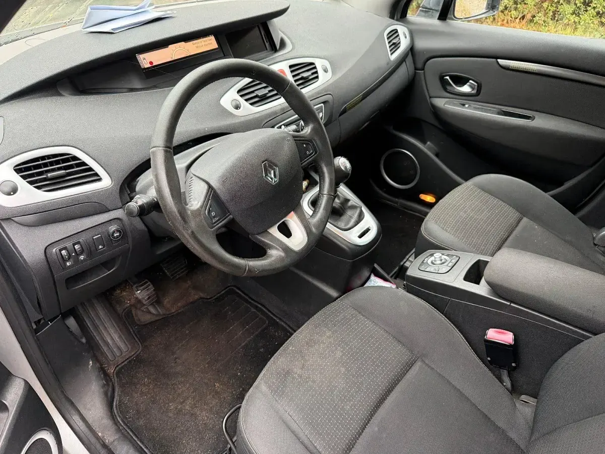 Gebraucht Renault Mégane GrandTour 81 PS (59 kW) 2010 Silber Kombi