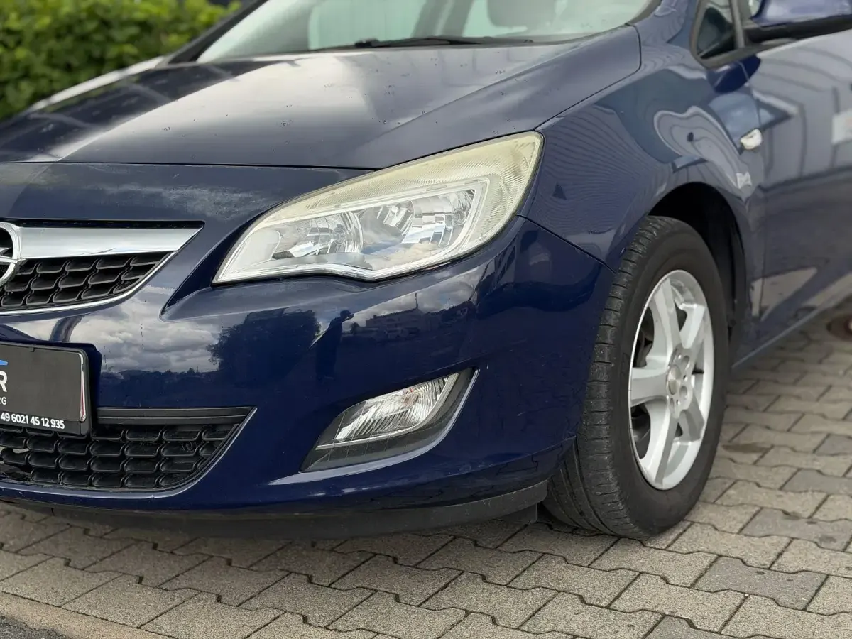Gebraucht Opel Astra Selection 87 PS (63 kW) 2011 Blau Limousine