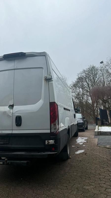 Gebraucht Iveco Daily 170 PS (125 kW) 2015 Weiß Van / Kleinbus