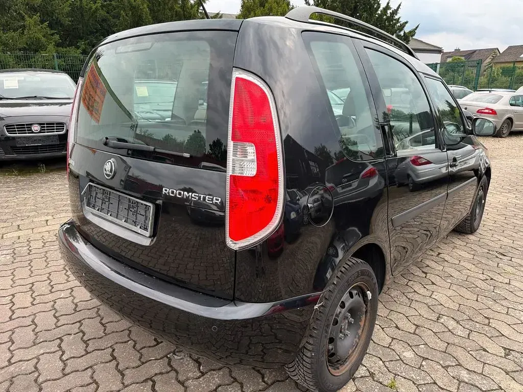 Gebraucht Skoda Roomster Plus Edition 105 PS (77 kW) 2015 Schwarz Van / Kleinbus