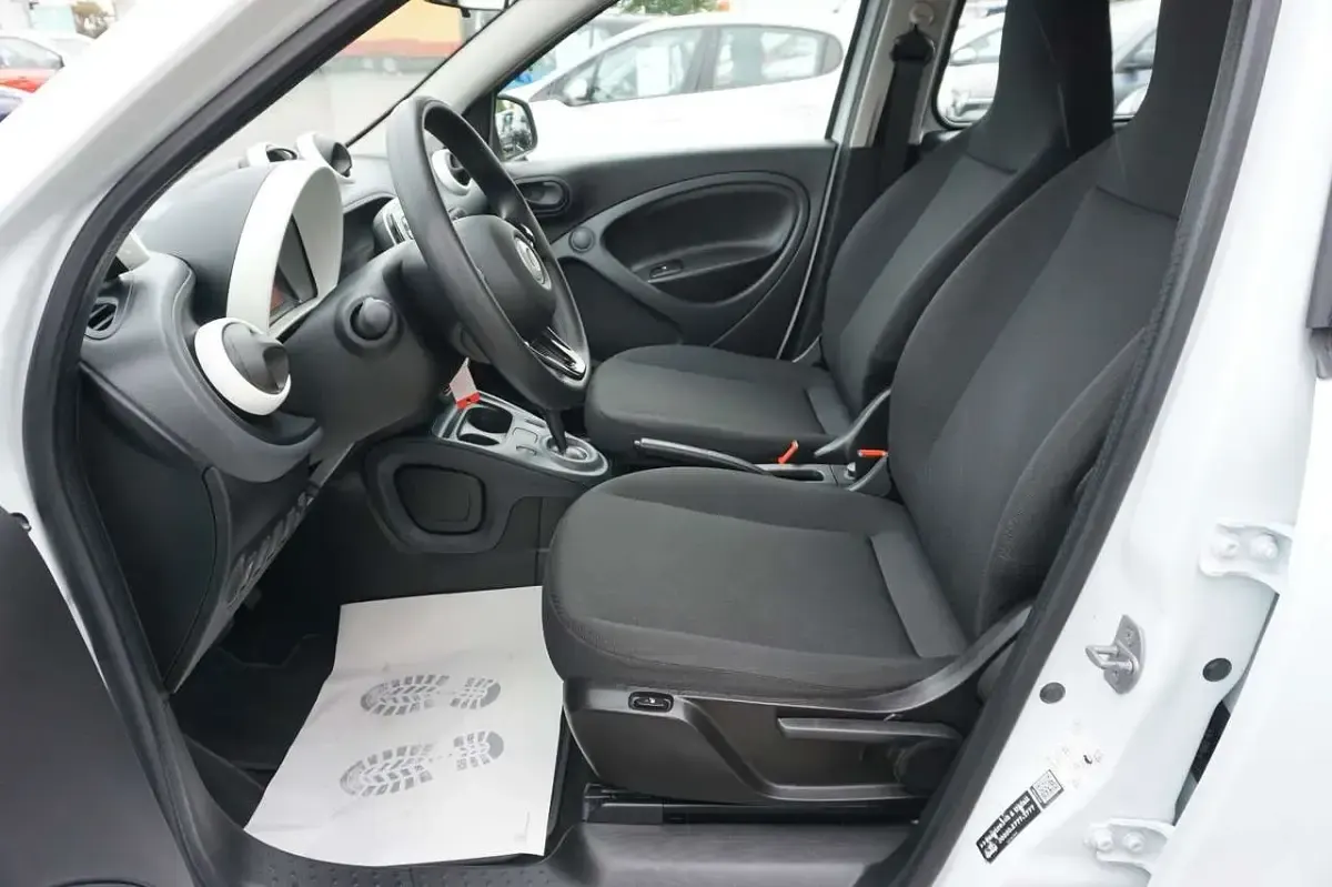 Używany Smart ForFour 71 KM (52 kW) 2017 Biały Hatchback