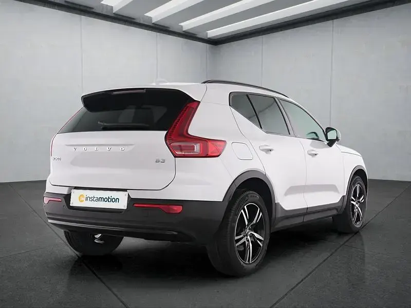 Gebraucht Volvo XC40 Plus 163 PS (119 kW) 2025 Weiß SUV