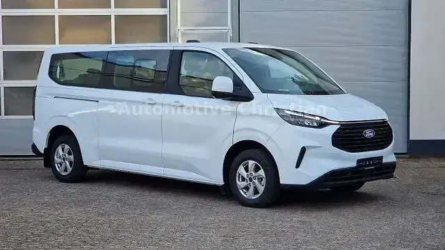 Neu Ford Tourneo Custom Trend 136 PS (100 kW) 2026 Schwarz Van