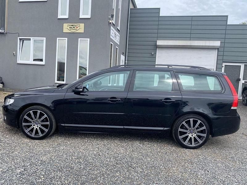 Schwarz Gebraucht 2015 Volvo V70 Kombi | 19.900 € - Bild 1/4
