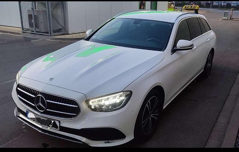 Gebraucht Mercedes E220 200 PS (147 kW) 2023 Weiß Kombi