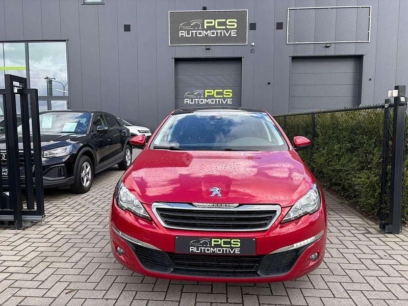 Gebraucht Peugeot 308 110 PS (80 kW) 2017 Rot Limousine