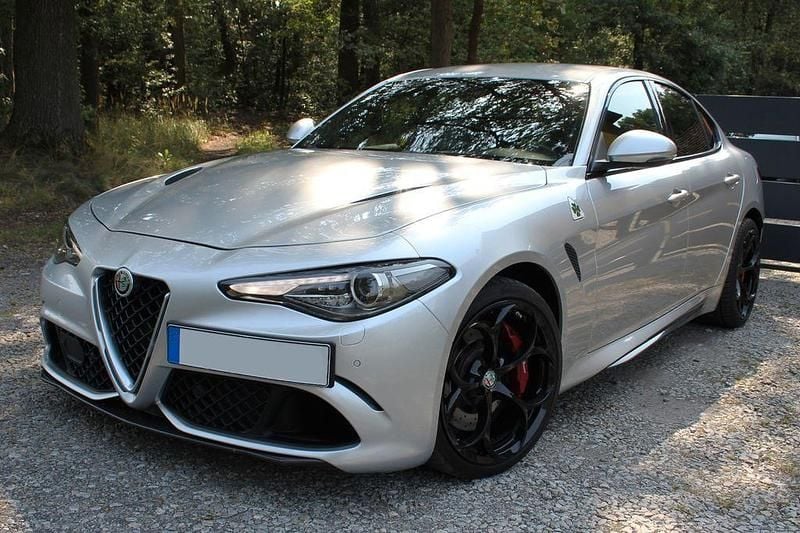 Silber Gebraucht 2017 Alfa Romeo Giulia Quadrifoglio Limousine | 37.990 € (Superpreis) - Bild 1/4