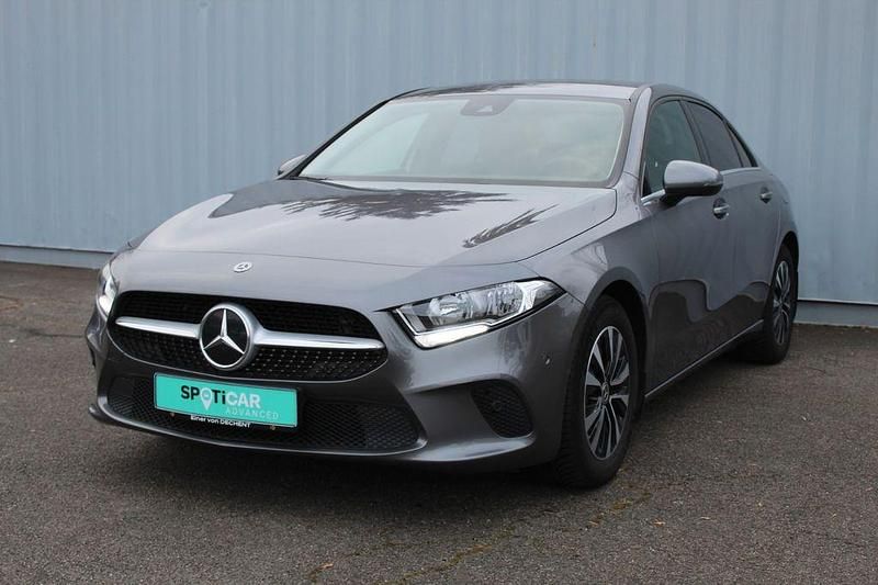 Gebraucht Mercedes A200 Style 163 PS (119 kW) 2022 Grau Limousine