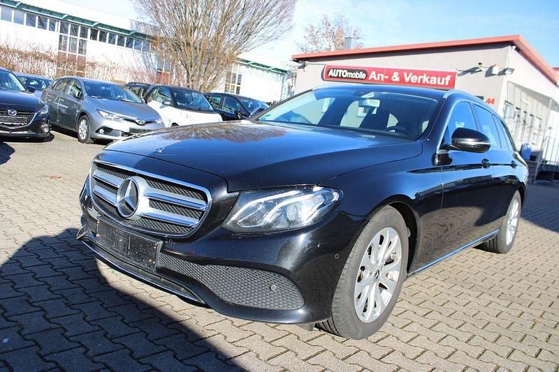 Schwarz Gebraucht 2019 Mercedes E220 Limousine | 16.990 € (Superpreis) - Bild 1/4