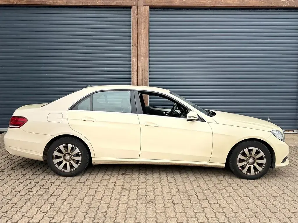 Gebraucht Mercedes E200 136 PS (100 kW) 2014 Gelb Limousine