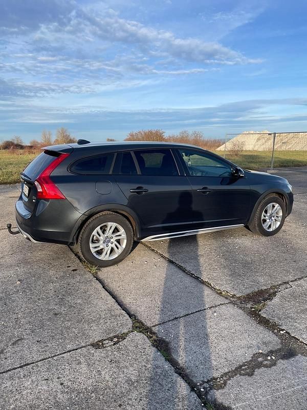 Gebraucht Volvo V60 CC 190 PS (139 kW) 2017 Grau Kombi