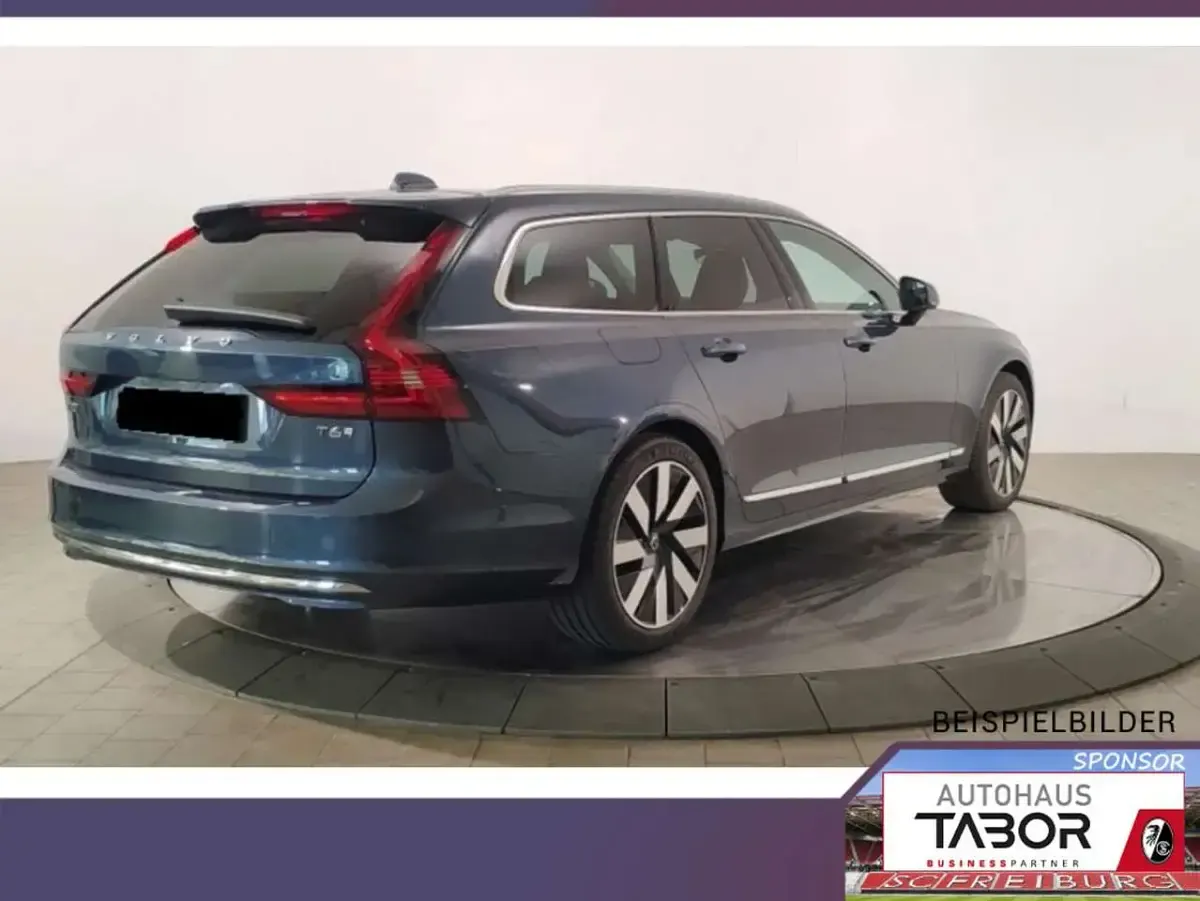 Neu Volvo V90 Plus 349 PS (256 kW) 2025 Blau Kombi