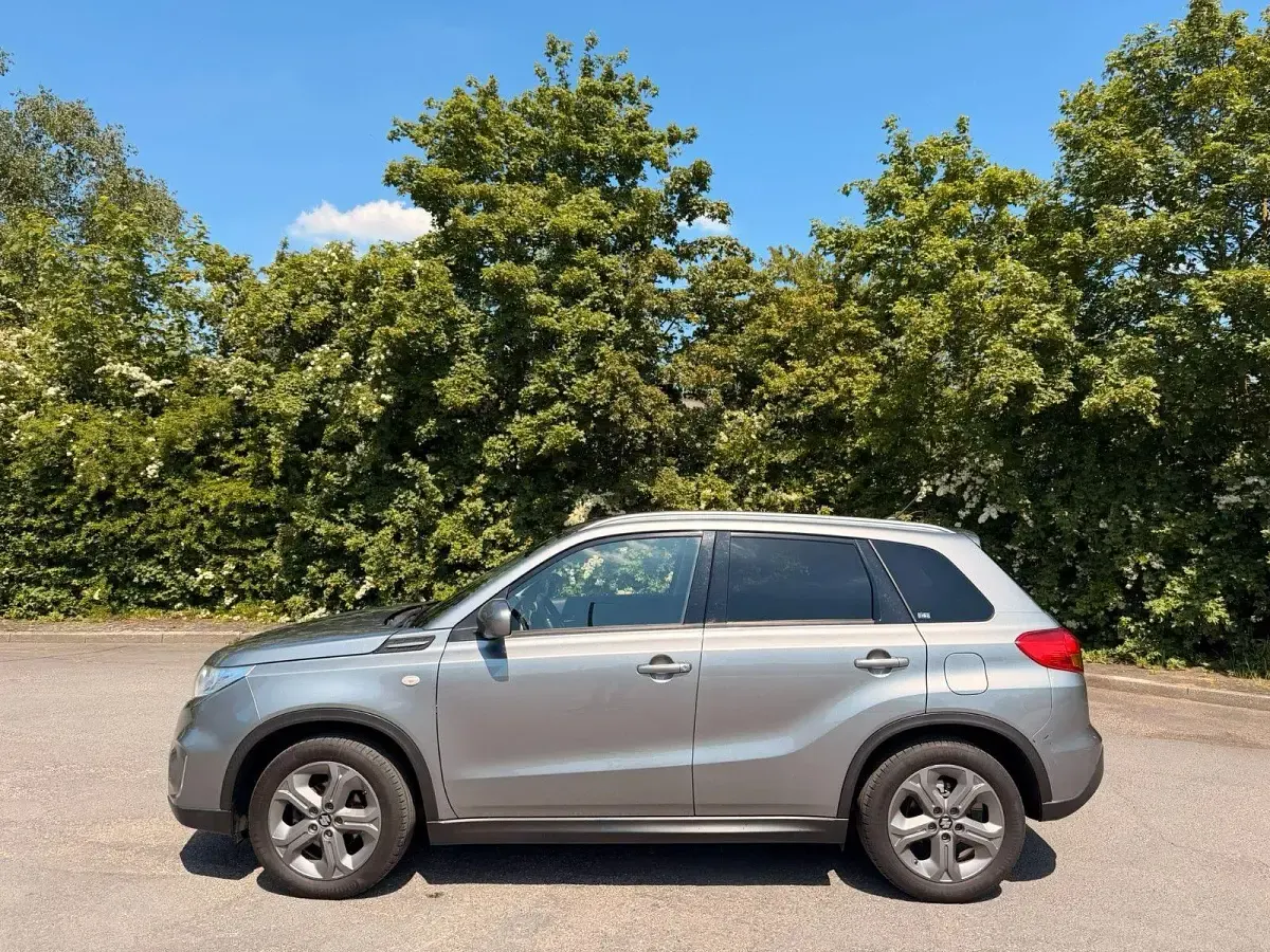 Gebraucht Suzuki Vitara Comfort 120 PS (88 kW) 2017 Grau SUV
