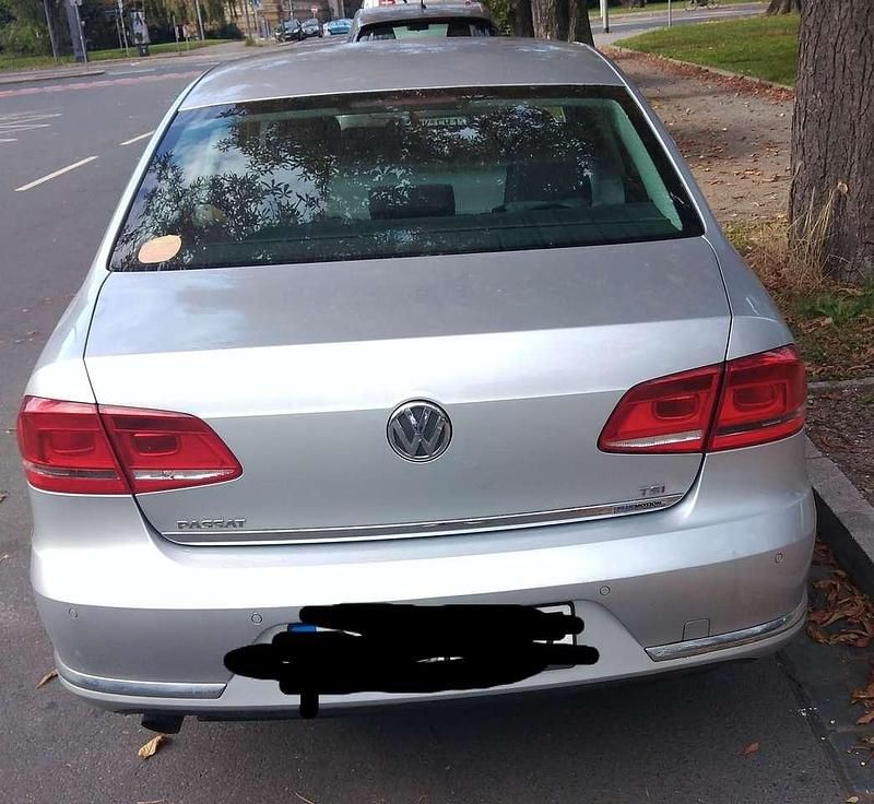 Silber Gebraucht 2011 VW Passat Comfortline Limousine | 9.500 € (Etwas zu teuer) - Bild 1/4