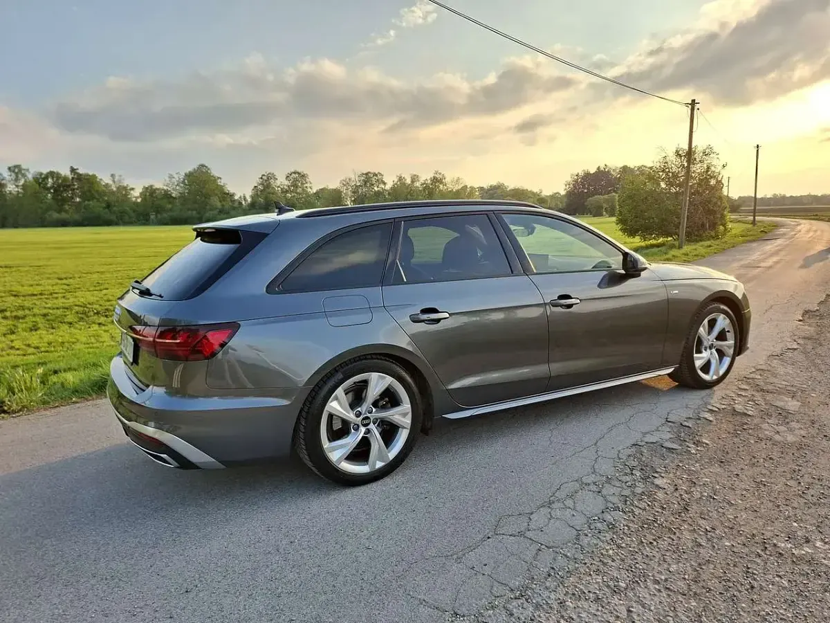 Gebraucht Audi A4 S-Line 163 PS (119 kW) 2023 Kombi