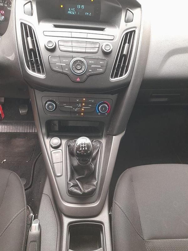 Gebraucht Ford Focus Ambiente 101 PS (74 kW) 2016 Blau Limousine