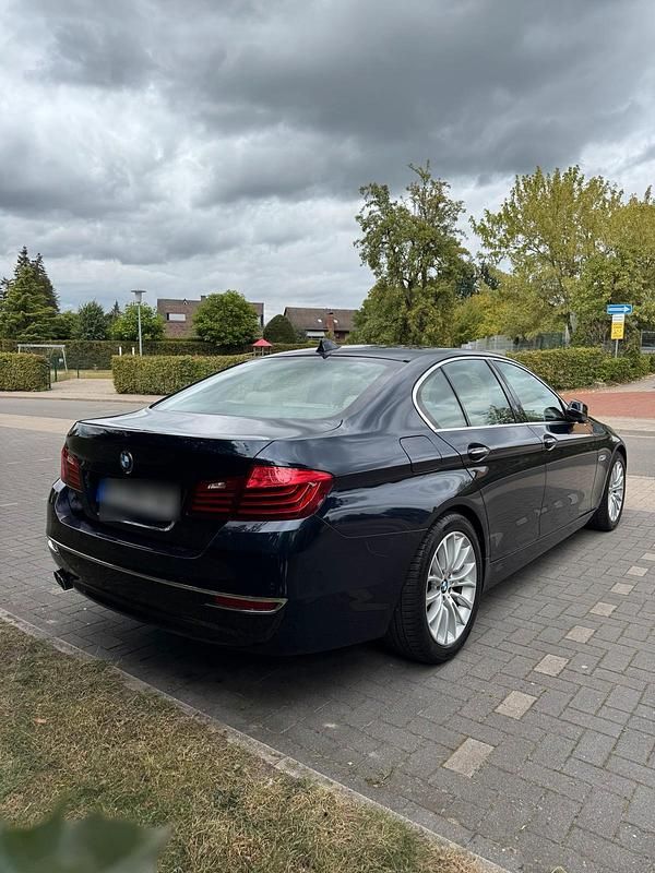 Gebraucht BMW 520 184 PS (135 kW) 2014 Blau Limousine