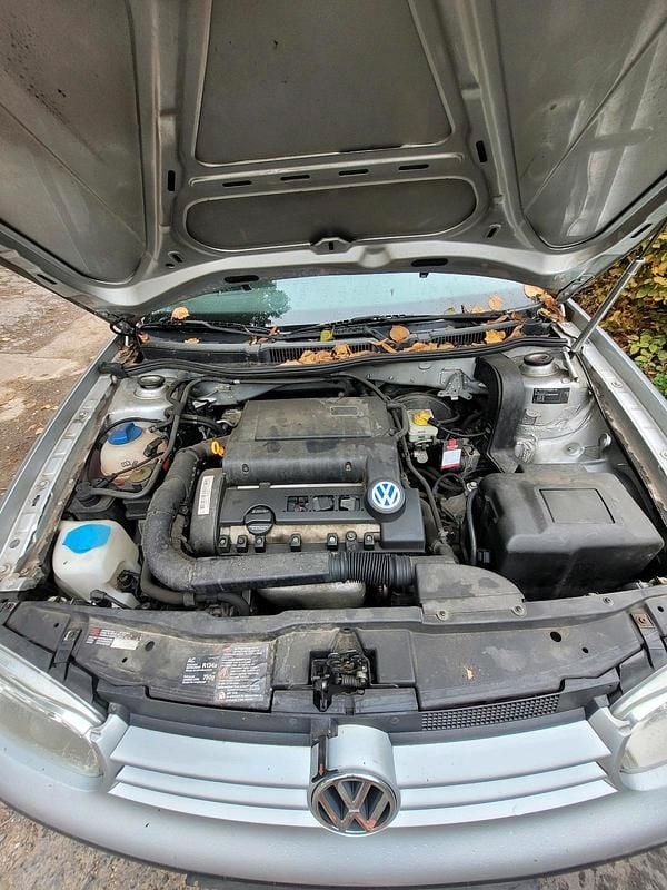 Grau Gebraucht 2002 VW Golf IV Kleinwagen | 499 € (Superpreis) - Bild 1/4