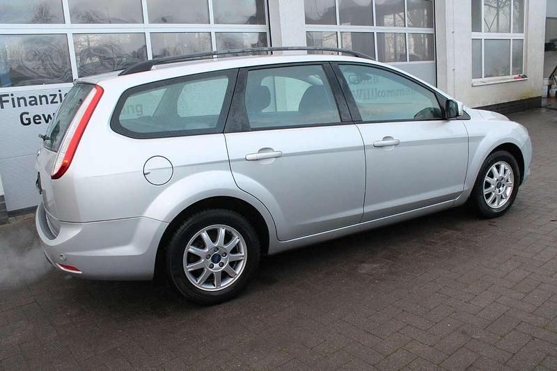 Gebraucht Ford Focus Style 101 PS (74 kW) 2009 Silber Kombi